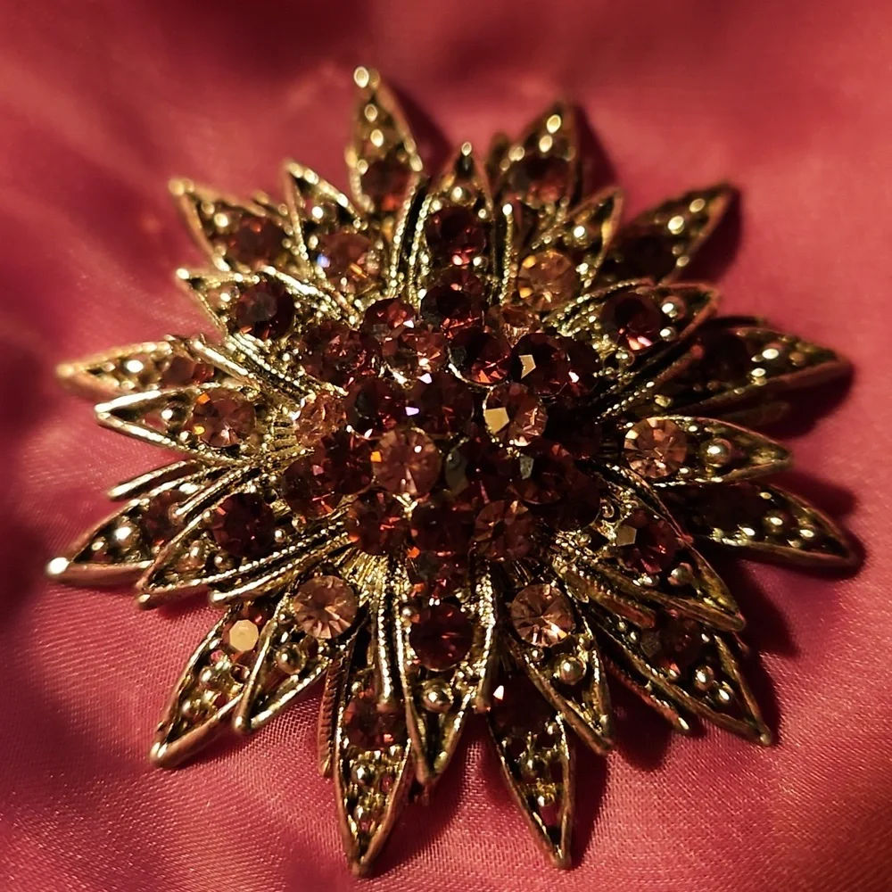 Vintage purple rhinestone brooch - Picture 5 of 5